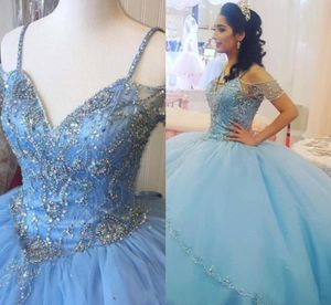 Baby Blue Ball Dons Prom Quinceanera Dresses 2019 قبالة الكتف الدانتيب الديكور الكريستال Tulle Tulle Sweet 15 فستان Vestido DE4125302