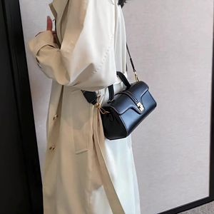 Äkta läderfabrikskvinnor Cross Body Bag Luxury Japan Style Cow Leather Axel Handväska Purse Lady Elegant Leather Handväska