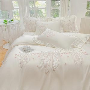 Bedding Sets Summer Double -lidate gelo de seda fresco sentimento de pele de edredão amigável conjunto de brophases Flores Bordado de bordado de bordado