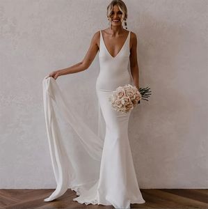 Sexy Mermaid Crepe Suknie ślubne w szyku w szyku V Długie plisowane kość słoniowa Vestido de novia Trąbowa suknie ślubne z wstążką dla kobiet