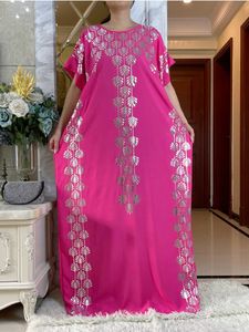 Ubranie etniczne 2024 Nowa Abaya dla kobiet Summer krótka bawełniana sukienka złota Stamping Loose Lady Maxi Islam African Sukienka z dużym szalikiem T240510