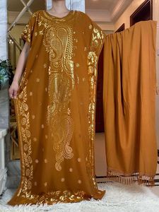 Ubranie etniczne 2024 Moda Letnia sukienka z dużym szalikiem Dubaj Turcja Kaftan muzułmański luźne Abaya Kobiety afrykańskie swobodne stemplowanie maxi złota szata T240510
