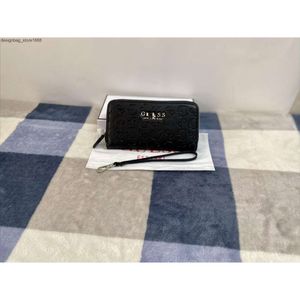 Designer Classic Brand Wallet Guesse Home New Autumn/Winter Fashion Womens telefon dragkedja stor kapacitet lång präglad handhållen väska med Box1x3R