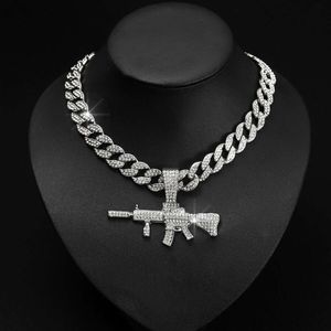 Дизайнеры дизайнеры праздничные подарки Hip Hop Diamond Gun Pendance Madeny Night Club Accessories Accessories Ожерелье Инициализированное полное алмазное сплавное пистолет