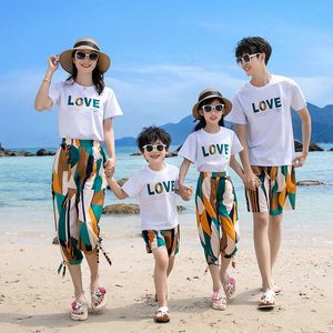 Vestuário de família de verão Roupas de garotas Roupas para as crianças para mãe e filha lazer roupas roupas de família 240507