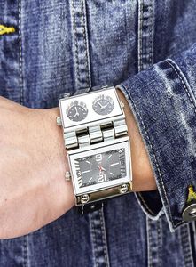 Męskie podwójne wyświetlacze zegarki sportowe Oulm zegarek Fold Mass Fashion Outdoor zegar skórzany kwarcowy zegarek Relogio Masculino 2103038750393