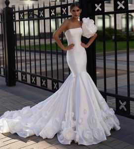 Simple Mermaid Satin Strapless Wedding Dresses with Hand Made Flower Long Ivory Sleeveless Lace Up Back Vestido de novia Trumpet Bridal Gowns for Women