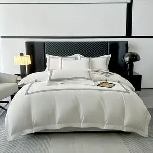 Sängkläder set 3st 3 linje broderi vit svart täcke och kudde skam med dragkedja stängning lättvit mikrofiber ultra mjuk uppsättning