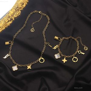 Designer Design Holiday Geschenke Multi-Anhänger l Familienbrief Titanium Stahl plattiert nicht verblasst Armband Halskette Schmuck Set für trendige High-End-Accessoires für Frauen