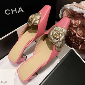 Designer di fiori Fashions Slingback sandali con tacco femmina fiore puntate di punta di piedi donne pantofole