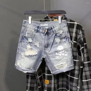 Мужские джинсы лето изношенные из бусинного отверстия. Корейская модная мода Слим Форт Джинсовые Шорты Мужские темно -синие короткие брюки