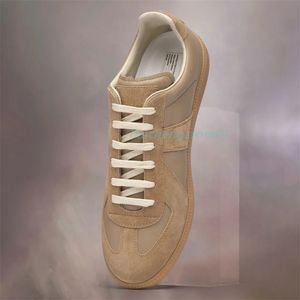 Designer tênis de tênis RELUÇÃO REPLICAÇÃO TENNIS SAPAÇÃO DE BASQUEIRO DE BASQUEIRO DE BASQUEIRO 2024 Sapatos casuais mais novos de couro de couro de couro da moda Margiela Oam Runner Low Trainer B4