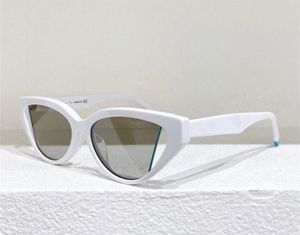 Популярная тенденция женщин солнцезащитные очки 40009 Retro Cat Eye Small Rame Prame Hollow Lens Sun Glasses Fashion очаровательный стиль антильтравиолет Pro4082687