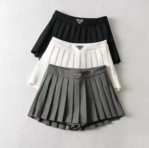 Sommer hohe Taillenröcke 2024 Designer Damen Sexy Miniröcke Vintage Faltenrock Koreanische Tennisröcke kurz weiß Schwarz