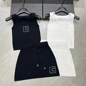 Tvådelt kläddesigner Hot Diamond Hollow Vest+Drawstring High midje kjol Kvinnor Summer Knit Two Piece Set Pjlh