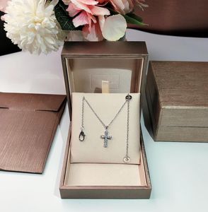 S925 Sterling Silver Cross Necklace Electropating Platinum Twinkle Lady of Fame Highend Quality Gift Giving Women039S Necklalac5511769