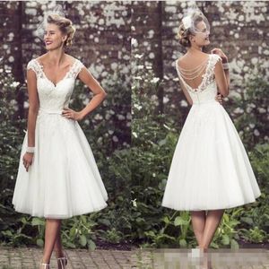 Eleganckie sukienki ślubne o długości herbaty 2023 Vintage retro v szyi rękawy aplikacje koronkowe tiulowe suknia balowa krótka sukienki ślubne 228r