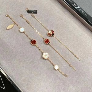 Seiko Edition Vancefe Earrings High Version Plum Blossom Necklace Female White Fritillaria Plated Rose Gold Seven Star Ladybug Necklace Bracelet Ring Color