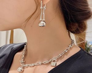 2020 Vintage Metal Lock Chokers Halsband för kvinnor Punk Ball Pendant Statement Smycken U Kedjor Halsband Chunky Bijoux Whole2153094