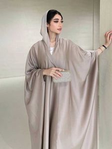 Ethnische Kleidung im Nahen Osten muslimischer Robe Mode weiche leichte Satin Fledermaus Slves Lange Slved Mantel Frauen arabische Robe T240510