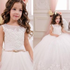 Śliczne puszyste dziewczyny w konkursie na małe dzieci długie młodsze sukienki druhny klejnotowe koronkowe aplikacje Sheer długie rękawy Flower Girl Dress 246r