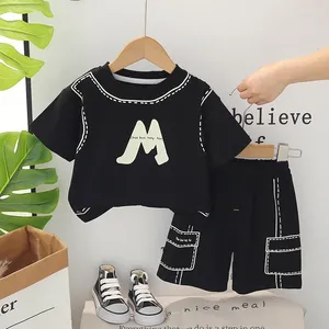 Roupas de roupas 2024 designer bebê menino 18 meses roupas de verão para crianças letra fofa impressão de manga curta e shorts roupas meninos