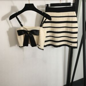 新しい女性は2ピースセットスパゲッティストラップノースリーブクロップトップとミニショートスカートレディースファッションセットスーツビーチパーティー衣装my513