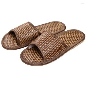 Kapcie Bamboo rattan miłośnicy domu drewniana drewniana mata słomy letnia sandały wewnętrzne łazienka zapatos mujer