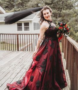 Czarne i burgundowe gotyckie suknie ślubne Bez rękawów w kantaru Open Back Country Bridal Stuns koronkowe aplikacje Court Train 2024 Vestido de novia