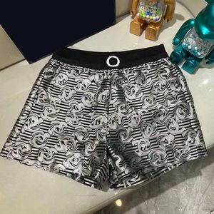 2024 Kobiety Luksusowe projektantki Women List Kobiet Black Shorts for Summer Lady Casual Elasticty Waist Mini Shorts Modna moda