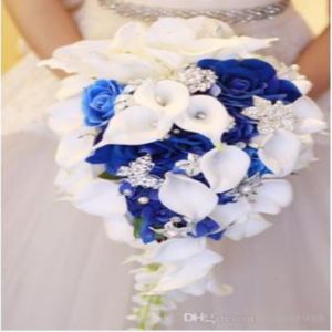 2018 Yüksek Set Beyaz Calla Zambak Mavi Gül Hidrangea Diy İnci Kristal Broş Şişesi Düğün Gelin Buket 248G