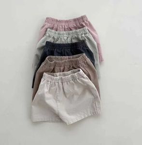 Shorts Summer Boys and Girls Solid Loose Vintage Wide Ben Shorts Fullt Matched Baby Thin Holiday Shorts Childrens Cotton Mini Byxor D240510