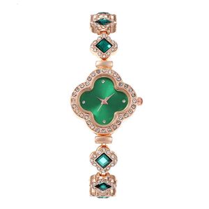 أزياء Live Four Leaf Grass Bracelet Quartz Watch Casual Emboatoile Women S Watch Women S Watch Watch Bracelet2023