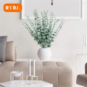 Flores decorativas Eucalipto artificial deixa casamento de Natal Fake Plant Green Branch Garden Garden Grass Home Decoration