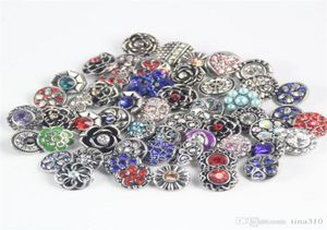 Neueste 50pcslot hochwertige Mischung Viele Stile 18mm Metall -Snap -Taste Zaubersteine Styles Button Rivca Snaps Schmuck Noosa Butt4095771