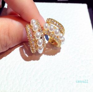 Modedesigner Half Circular Geometric Pearl Stud örhängen för kvinnliga flickor med super glittrande zirkon diamant crystal2748304