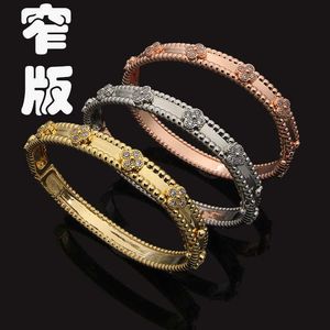 Popoli Prima scelta per uscire Bracciale essenziale Gioielli in oro stretta con fiore femminile con Bracciale Vanley comune