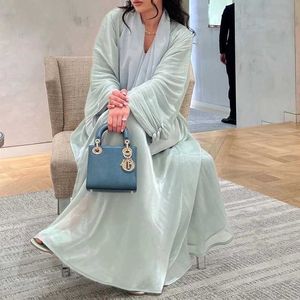 Ubranie etniczne 2024 Ramadan luksus błyszczące satynowe otwarte kimono abaya szyk dubai batwing slve abayas kobiet muzułmańska sukienka islamska odzież kaftan t240510