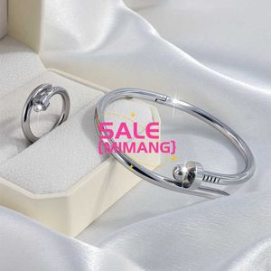 Pulseira de carcas de grife nova pulseira de bola redonda de aço inoxidável com domínio personalizado e um conjunto de anel minimalista versátil elegante para mulheres A4M1