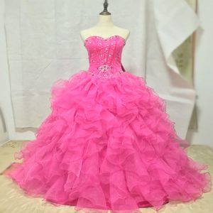 2017 Nya eleganta rosa bollklänningar quinceanera klänningar med pärlor kristaller snör upp söta 16 klänningar 15 år prom klänningar lager 2-16 QS1039 306Y