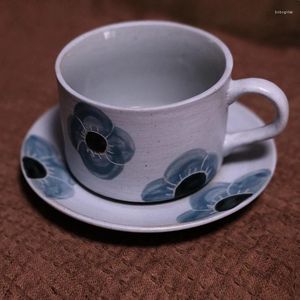 Tassen Untertassen Retro Japanische kreative Espresso -Tasse und Untertassen Set Flowers Frühstück Vintage Kaffeetasse für Mutter 200ml Taza de Cafe Keramik