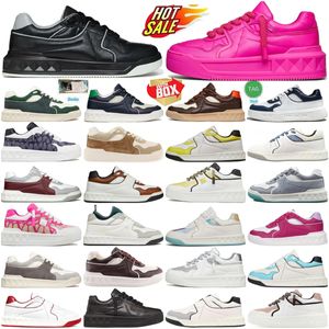 Scarpe designer scarpe da ginnastica scarpa da ginnastica da uomo da donna sneaker rosa sneaker nera top basso top bianco grigio viola marrone verde brillante verde blu verde rosa uomini gialli da donna