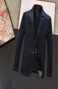 2021 Дизайнерский модный мужчина костюм блейзер куртки для мужчин стилиста вышивая вышивка с длинным рукавом. Свадебные костюмы Blaze6096645