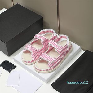 15A مصمم عالي الجودة C صندل جلدي Chanells Chanells Chanes Slippers Cclies Slides أحدث طراز الصنادل Luxury Women Letter