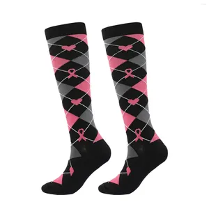 Donne calzini unisex un nastro colorato sport compressione in esecuzione |Giorlio della consapevolezza del cancro al seno nelle calze a rete scura