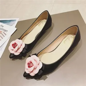 Sapatos casuais 2024 Head -Head rasa floresta plana couro lapidado preto baixo tamanho grande tamanho elegante feminino feminino