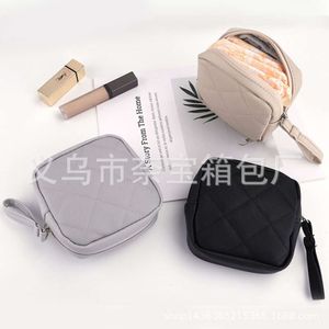 New Quilted Napkin Storage for Traveling, Carry with You, Use Multiple Hands to Handle Sanitary Cotton Bag, Lipstick, Change, Makeup Bag