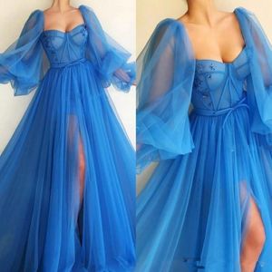 Wspaniałe ukochane szyi w kształcie piki Niebieskie sukienki balowe 2020 poeta długie rękawy Paleśnięcia przednie rozdzielone suknie wieczor