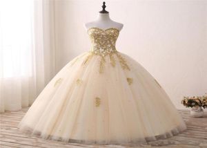 Neue billige Gold -Applikationen Ballkleid Quinceanera Kleider Kristall Tüll Floorloch Sweet 16 Dress Debütant Prom Party Gown5641547