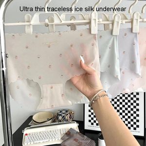 Frauen Höschen 1PC nahtlos Eisseide hohe Taille Frauen Ultra dünne atmungsaktive Unterwäsche Kawaii Print Erdbeer Hüft-Lifting-Slips weich